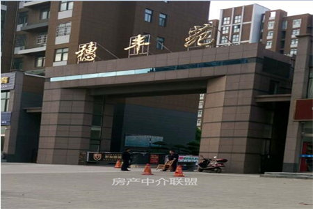 诺贝尔城五楼138平三室带储藏室88万可按揭